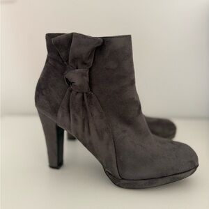 Elegant Gray Women's Ankle Boots